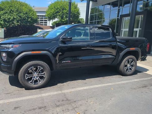 Used 2023 GMC Canyon AT4 w/ AT4 Premium Package AWD/4WD image 4