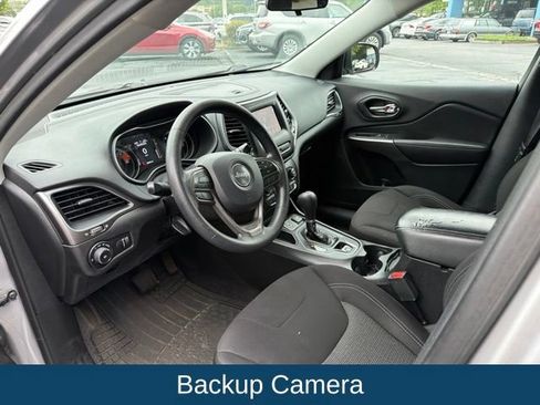 Used 2019 Jeep Cherokee Latitude w/ Popular Appearance Group FWD image 5