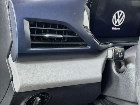 Used 2023 Volkswagen Taos SE w/ Panoramic Sunroof Package FWD image 16