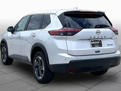 Used 2024 Nissan Rogue SV AWD/4WD image 12