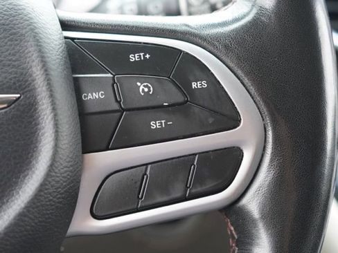 Used 2020 Chrysler Pacifica Touring-L image 20