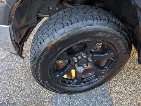 Used 2015 RAM 1500 Laramie w/ Convenience Group image 12