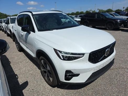 Used 2026 Volvo XC40 B5 Plus AWD/4WD image 3