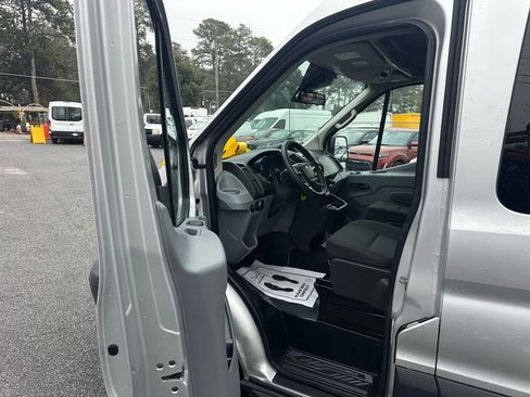 Used 2018 Ford Transit 350 XLT image 21