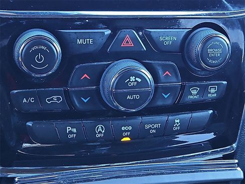 Used 2020 Jeep Grand Cherokee Altitude image 28