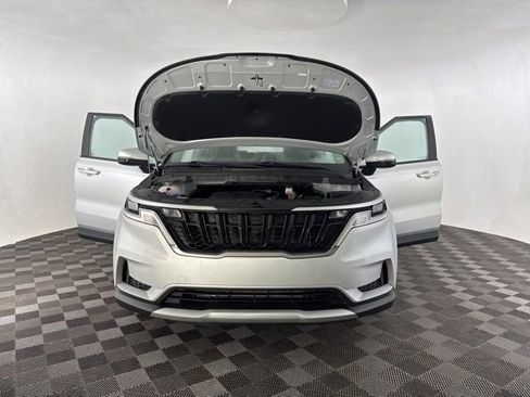 Used 2023 Kia Carnival LX image 13