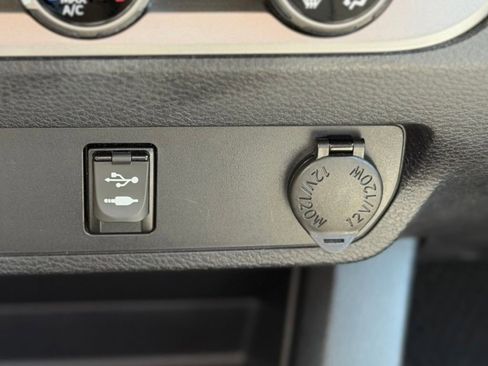 Used 2016 Toyota Tacoma SR RWD image 12
