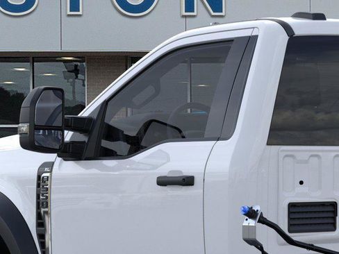 New 2025 Ford F550 2WD Regular Cab Super Duty image 33