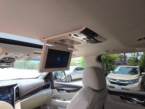 Used 2017 Cadillac Escalade Premium Luxury AWD/4WD image 14