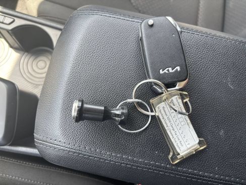 Used 2025 Kia Sportage LX FWD image 21