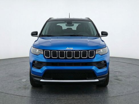 Used 2025 Jeep Compass Limited AWD/4WD image 2