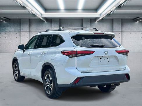 Used 2020 Toyota Highlander XLE AWD/4WD image 26