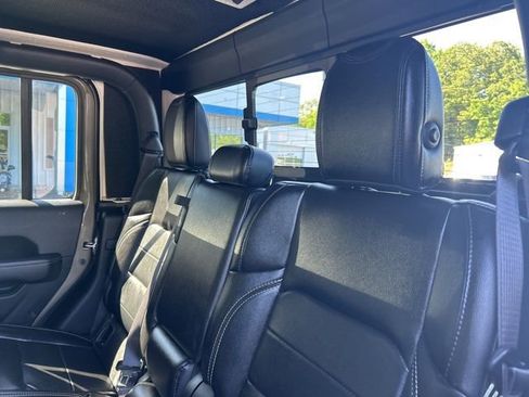 Used 2020 Jeep Gladiator Overland AWD/4WD image 12