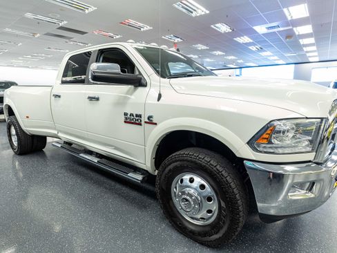 Used 2018 RAM 3500 Laramie w/ Cold Weather Group AWD/4WD image 4