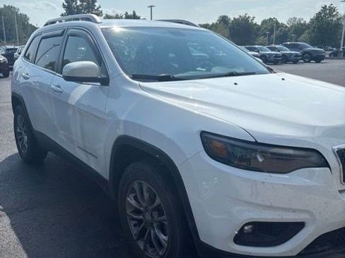 Used 2019 Jeep Cherokee Latitude Plus w/ Comfort/Convenience Group AWD/4WD image 1