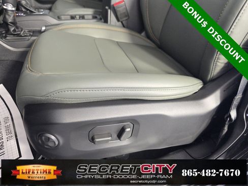 New 2025 Jeep Gladiator Mojave image 11