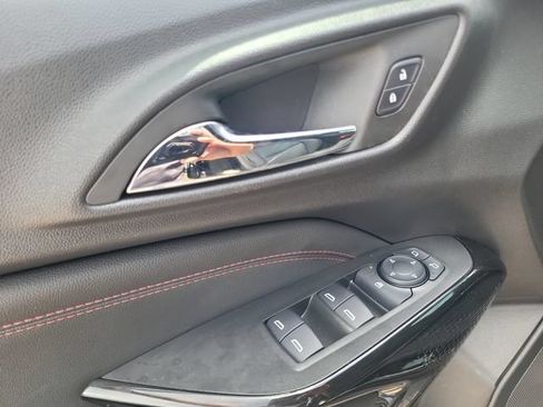 Used 2024 Chevrolet Trax RS w/ Sunroof Package FWD image 10