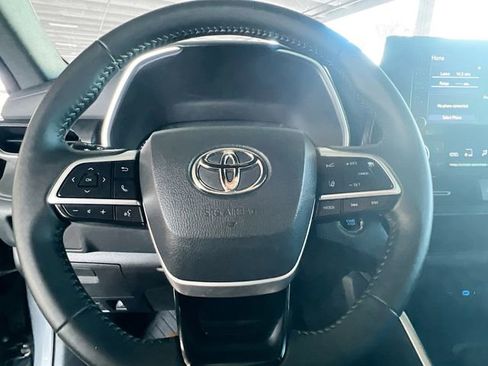 Used 2022 Toyota Highlander XSE FWD image 16