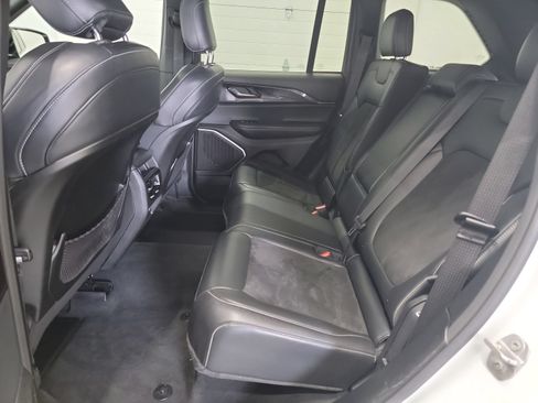 Used 2022 Jeep Grand Cherokee Altitude AWD/4WD image 28