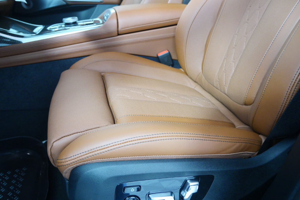 Used 2027 BMW X7 M60i AWD/4WD image 10