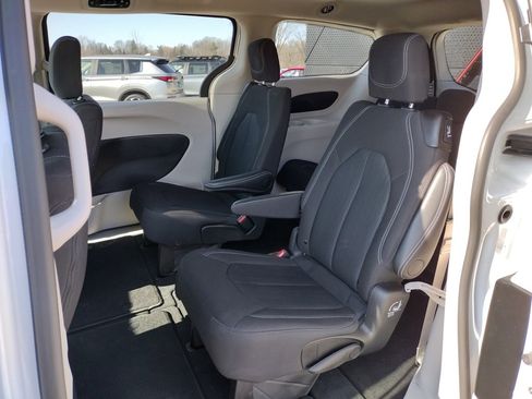 Used 2024 Chrysler Voyager LX image 11