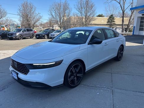 Used 2023 Honda Accord Sport image 3