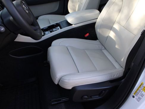 Used 2023 Volvo XC40 B4 Plus w/ Protection Package image 20