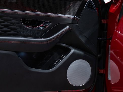 Used 2022 Bentley Flying Spur V8 image 28