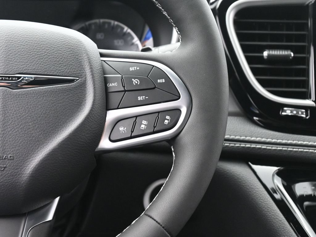 New 2026 Chrysler Pacifica Select FWD image 29