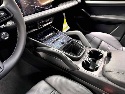 New 2026 Porsche Cayenne Coupe AWD/4WD image 17