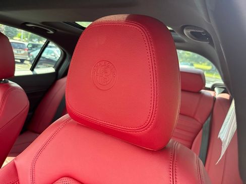Used 2022 Alfa Romeo Giulia Veloce AWD/4WD image 33