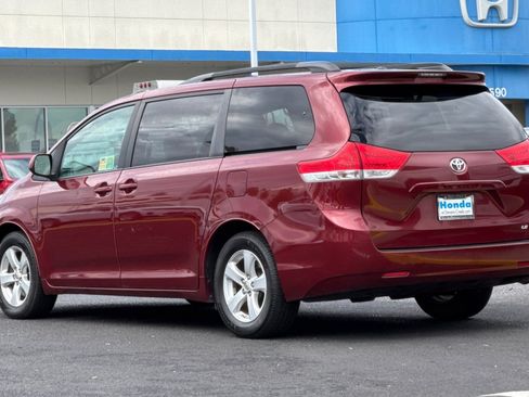 Used 2014 Toyota Sienna LE FWD image 3
