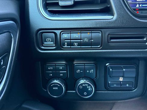 Used 2024 Chevrolet Suburban RST w/ Luxury Package image 15