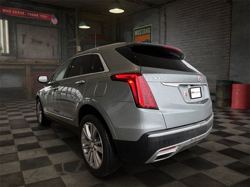 Used 2025 Cadillac XT5 Premium Luxury image 5