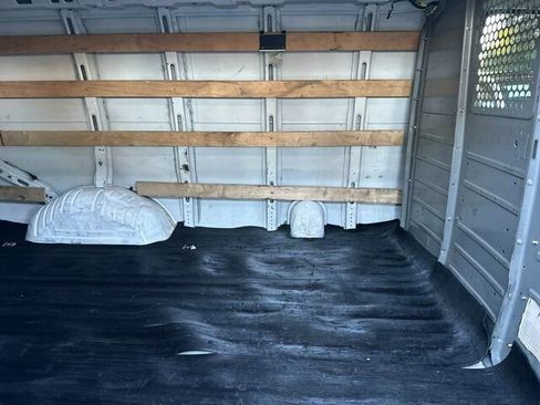 Used 2017 GMC Savana 2500 image 32