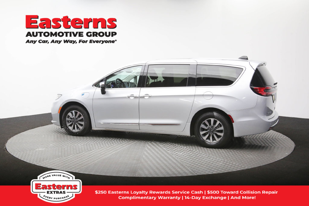 Used 2023 Chrysler Pacifica Limited FWD image 64