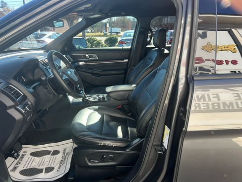Used 2018 Ford Explorer Limited image 9