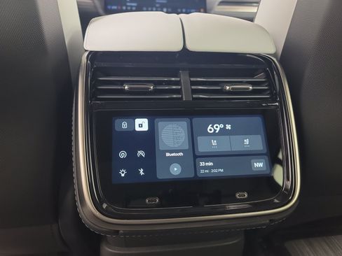 Used 2024 Rivian R1S Adventure AWD/4WD image 30