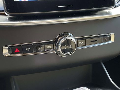 Used 2025 Volvo XC90 B5 Plus image 20