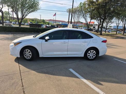 Used 2020 Toyota Corolla L FWD image 2