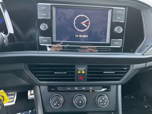 Used 2023 Volkswagen Jetta Sport image 12