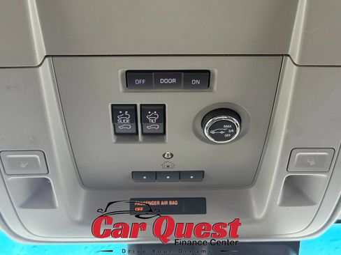 Used 2018 GMC Yukon SLT w/ Premium Edition AWD/4WD image 28