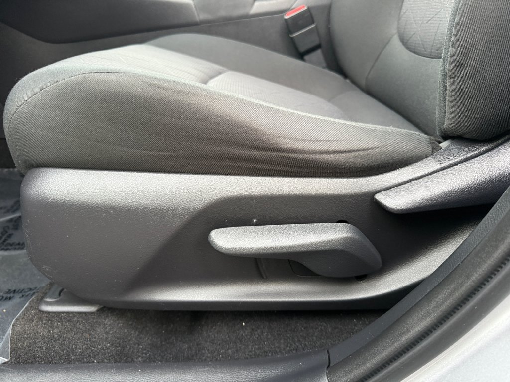 Used 2019 Toyota RAV4 XLE FWD image 10
