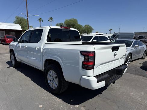 Used 2024 Nissan Frontier SV w/ SV Convenience Package image 3