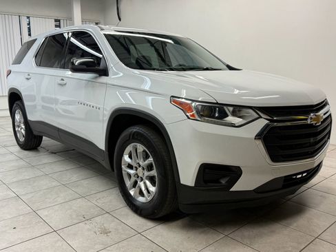 Used 2021 Chevrolet Traverse LS image 1