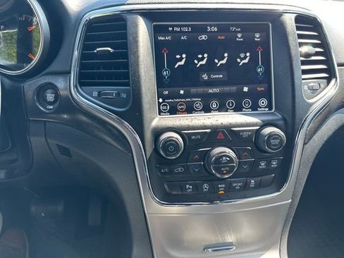 Used 2018 Jeep Grand Cherokee Altitude AWD/4WD image 23