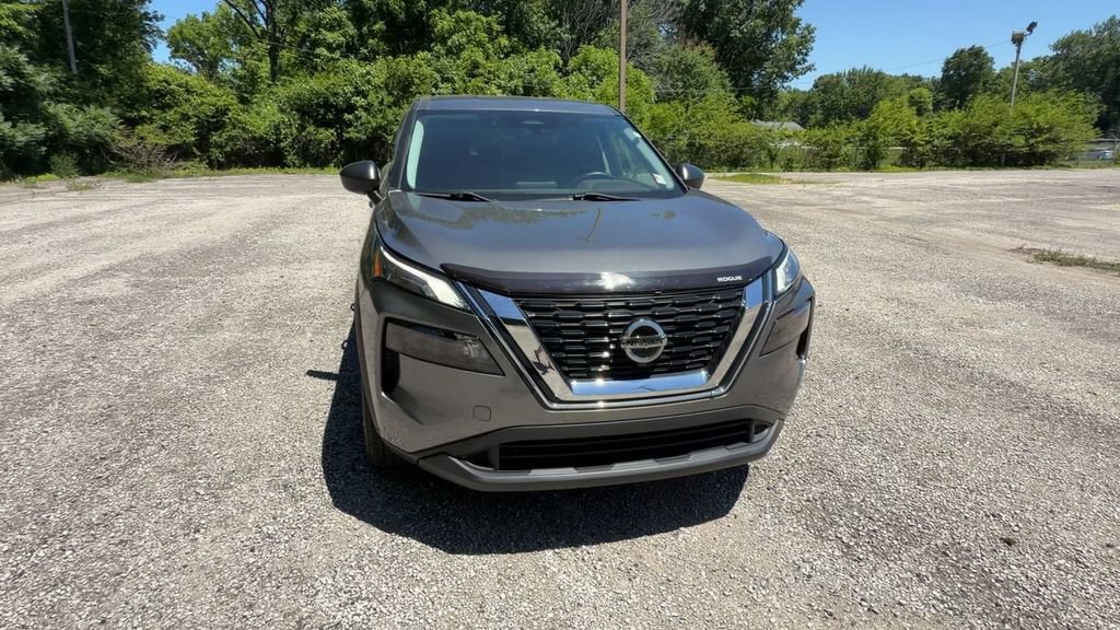 Used 2023 Nissan Rogue S AWD/4WD image 3