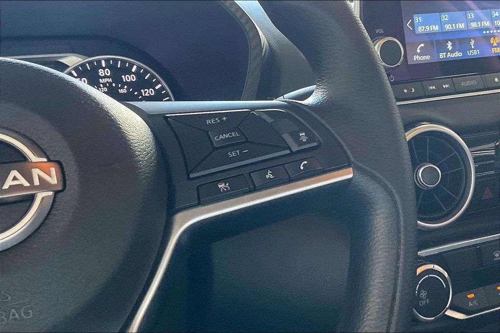 Used 2025 Nissan Sentra SV FWD image 9