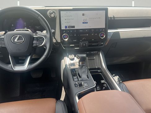 Used 2025 Lexus GX 550 w/ Accessory Package (2T) AWD/4WD image 16