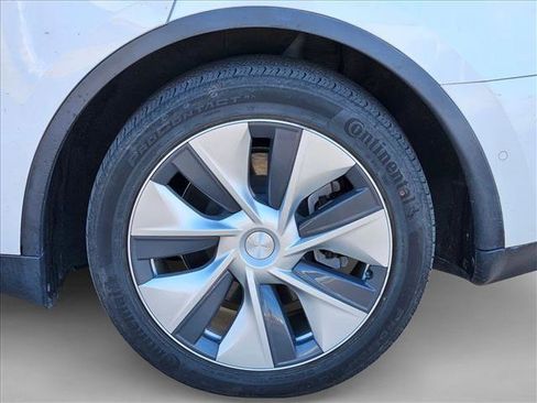 Used 2021 Tesla Model Y Long Range AWD/4WD image 18